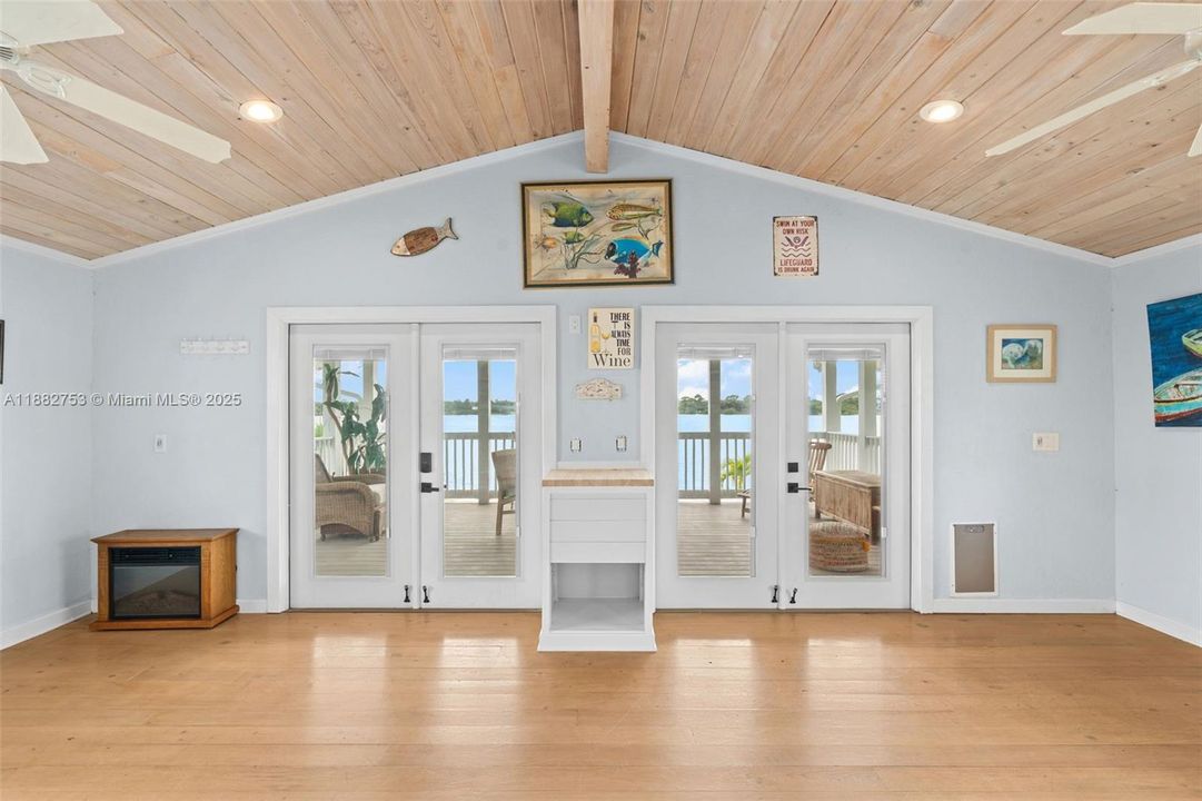 For Sale: $799,000 (3 beds, 2 baths, 1872 Square Feet)