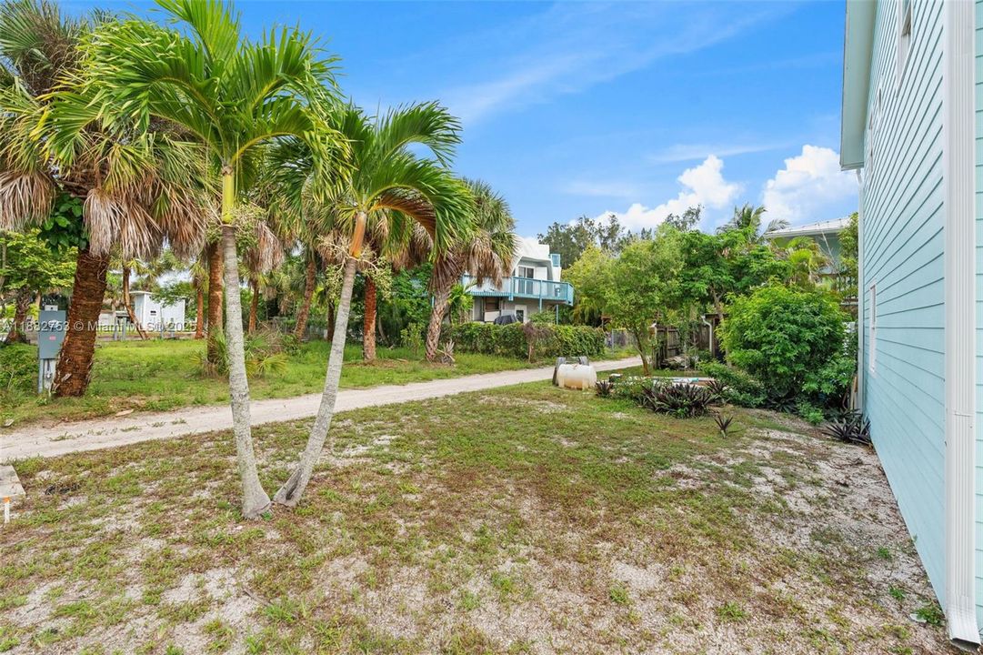 For Sale: $799,000 (3 beds, 2 baths, 1872 Square Feet)