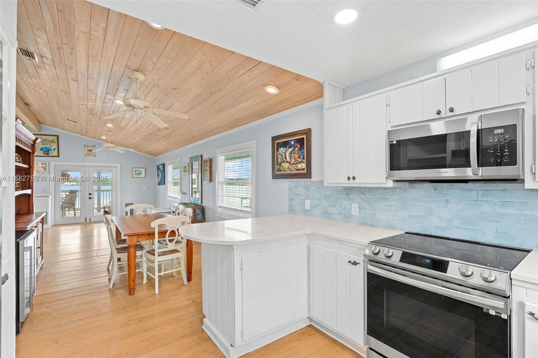 For Sale: $799,000 (3 beds, 2 baths, 1872 Square Feet)