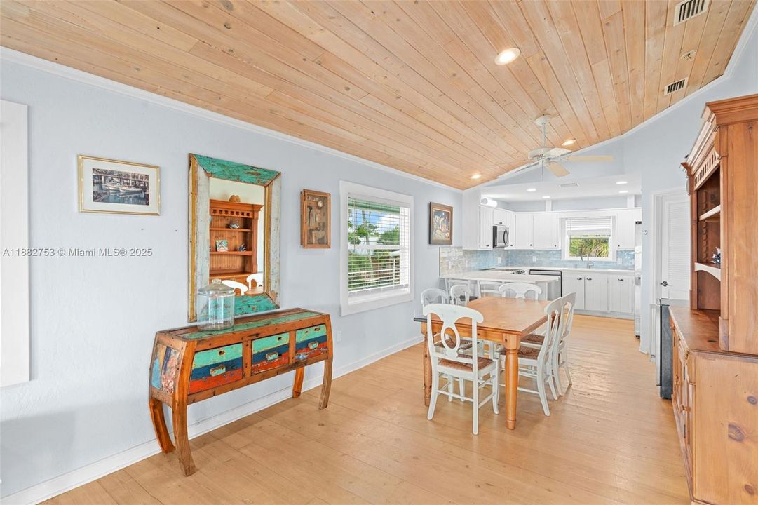 For Sale: $799,000 (3 beds, 2 baths, 1872 Square Feet)