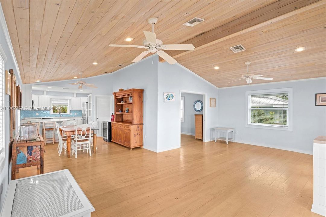 For Sale: $799,000 (3 beds, 2 baths, 1872 Square Feet)