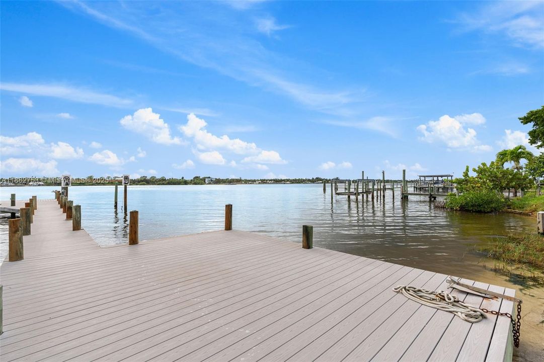 For Sale: $799,000 (3 beds, 2 baths, 1872 Square Feet)