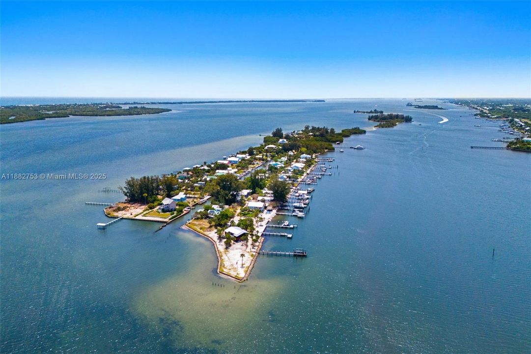 For Sale: $799,000 (3 beds, 2 baths, 1872 Square Feet)