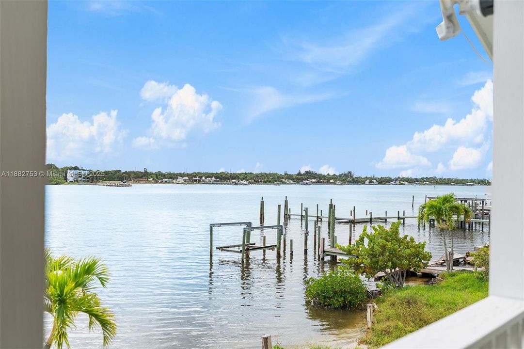 For Sale: $799,000 (3 beds, 2 baths, 1872 Square Feet)