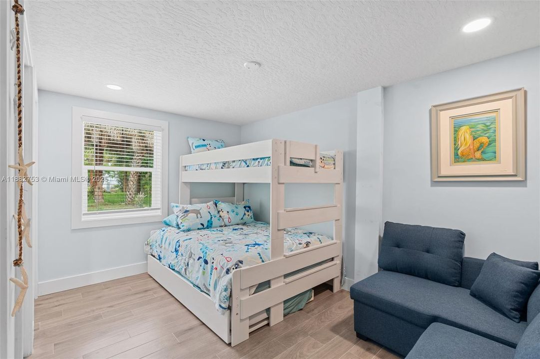 For Sale: $799,000 (3 beds, 2 baths, 1872 Square Feet)