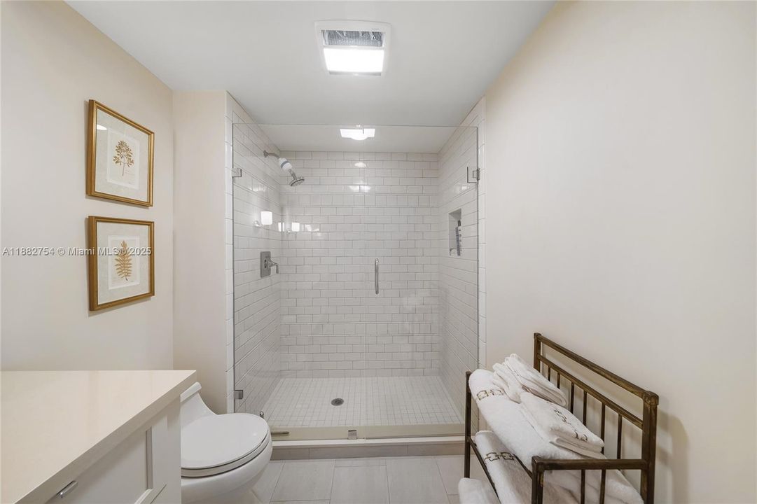 For Sale: $1,695,000 (3 beds, 2 baths, 1700 Square Feet)