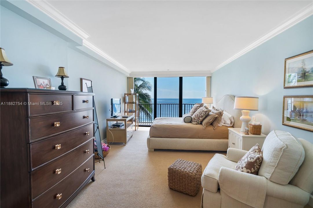 For Sale: $1,695,000 (3 beds, 2 baths, 1700 Square Feet)