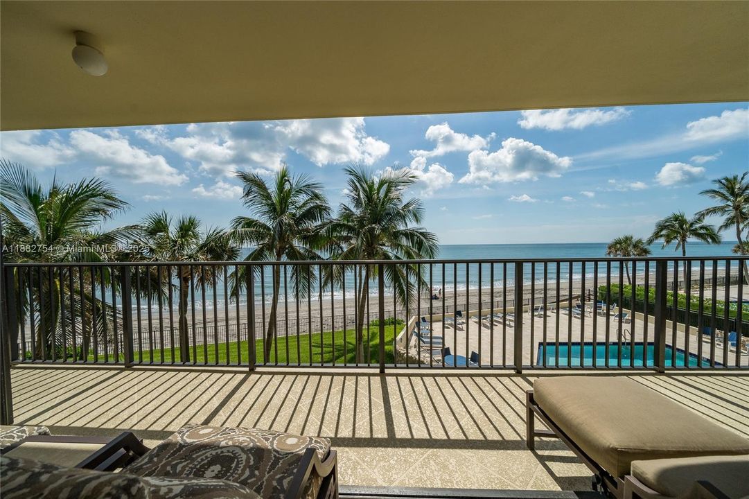 For Sale: $1,695,000 (3 beds, 2 baths, 1700 Square Feet)