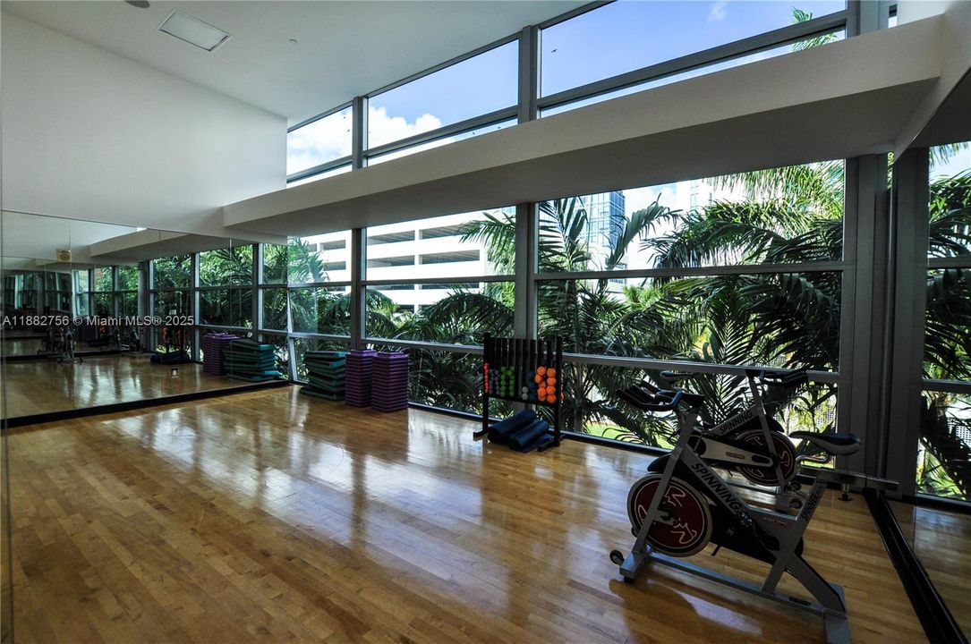 For Sale: $825,000 (2 beds, 3 baths, 1552 Square Feet)