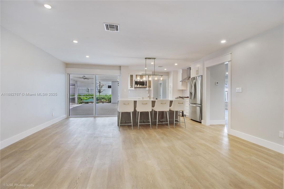 For Rent: $7,200 (4 beds, 3 baths, 2112 Square Feet)