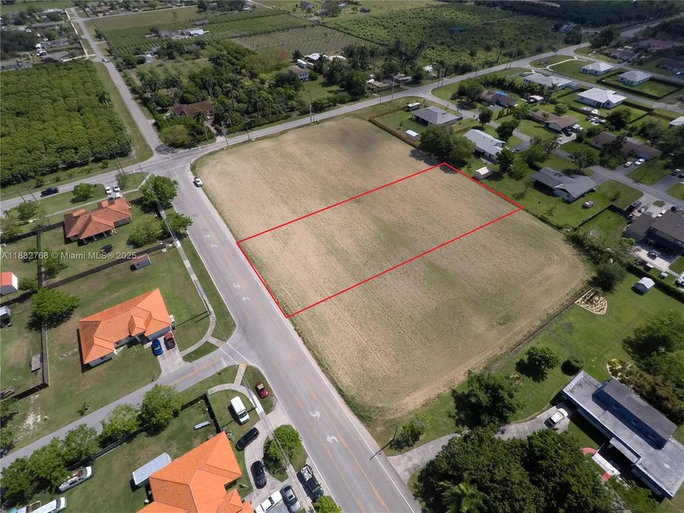 待售: $300,000 (0.87 acres)