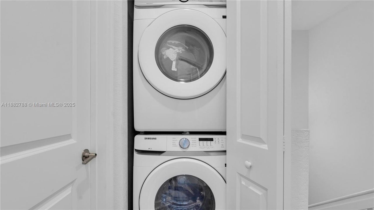 На продажу: $574,999 (3 спален, 2 ванн, 1236 Квадратных фут)