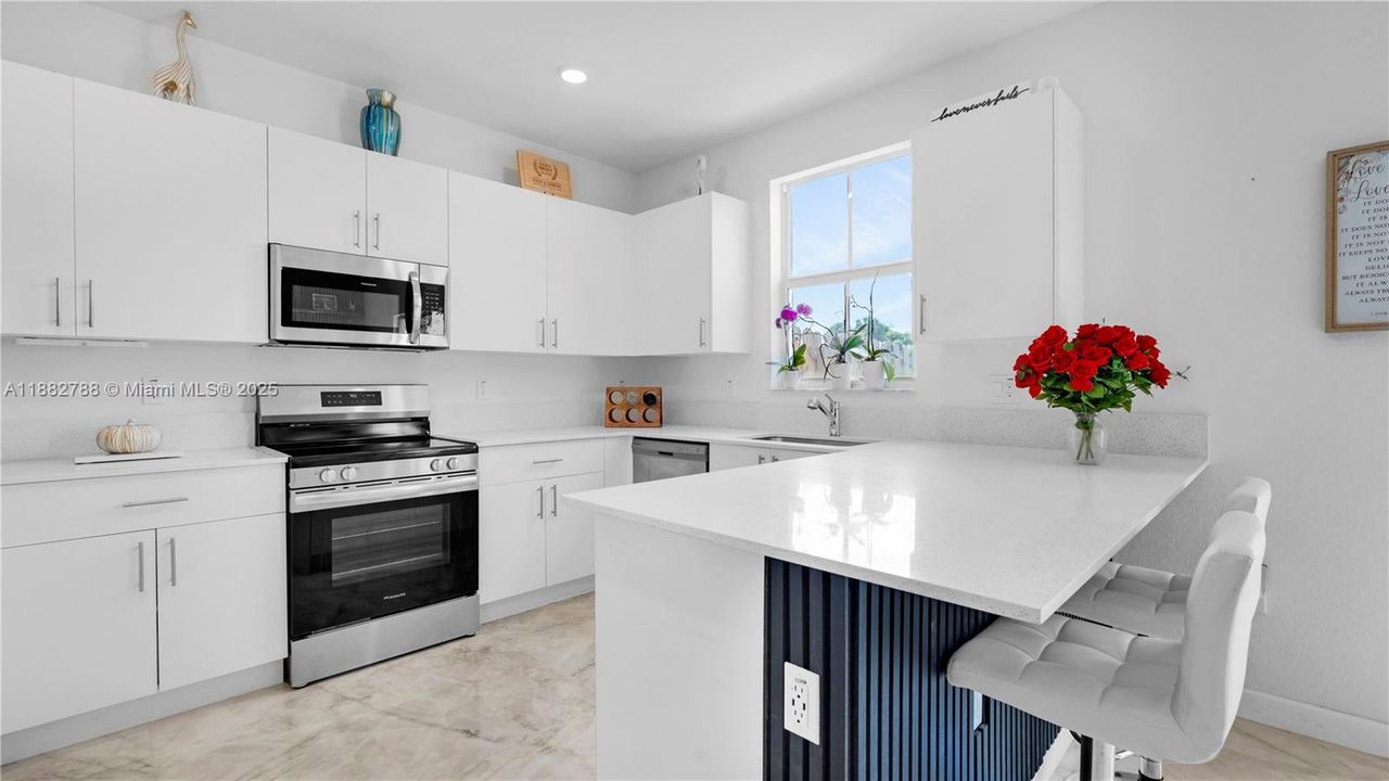 На продажу: $574,999 (3 спален, 2 ванн, 1236 Квадратных фут)