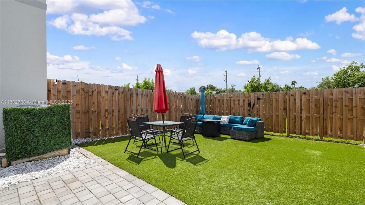 На продажу: $574,999 (3 спален, 2 ванн, 1236 Квадратных фут)