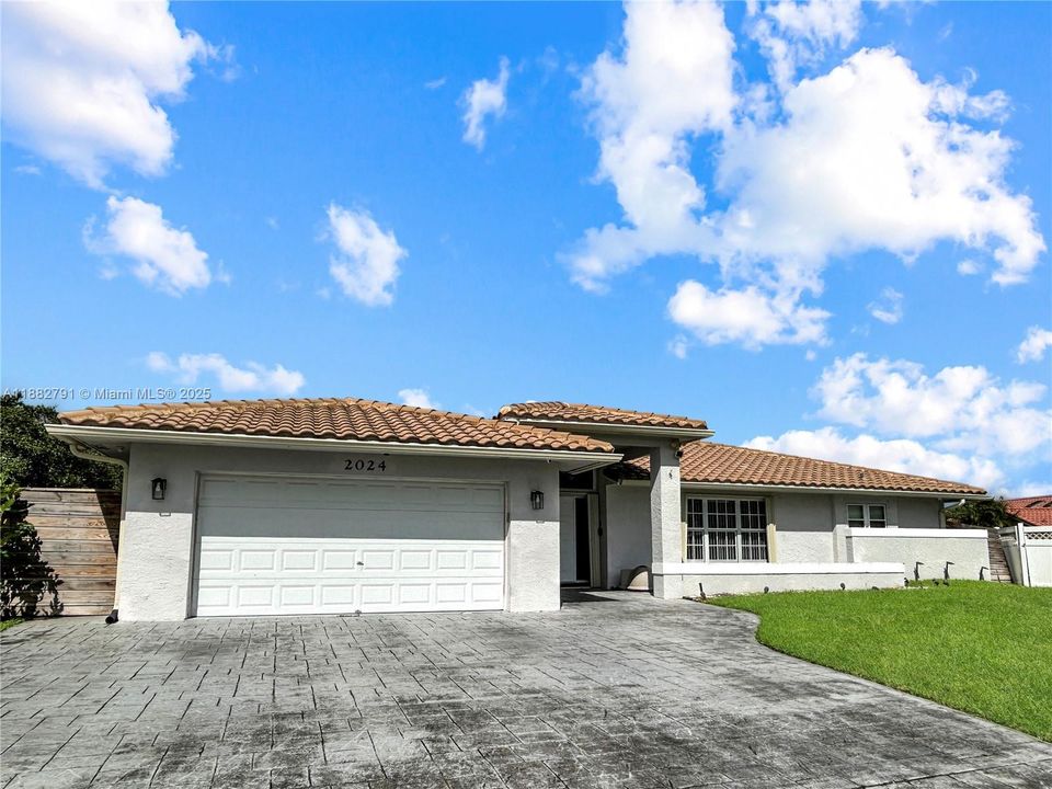 Recently Rented: $5,400 (5 beds, 3 baths, 3186 Square Feet)