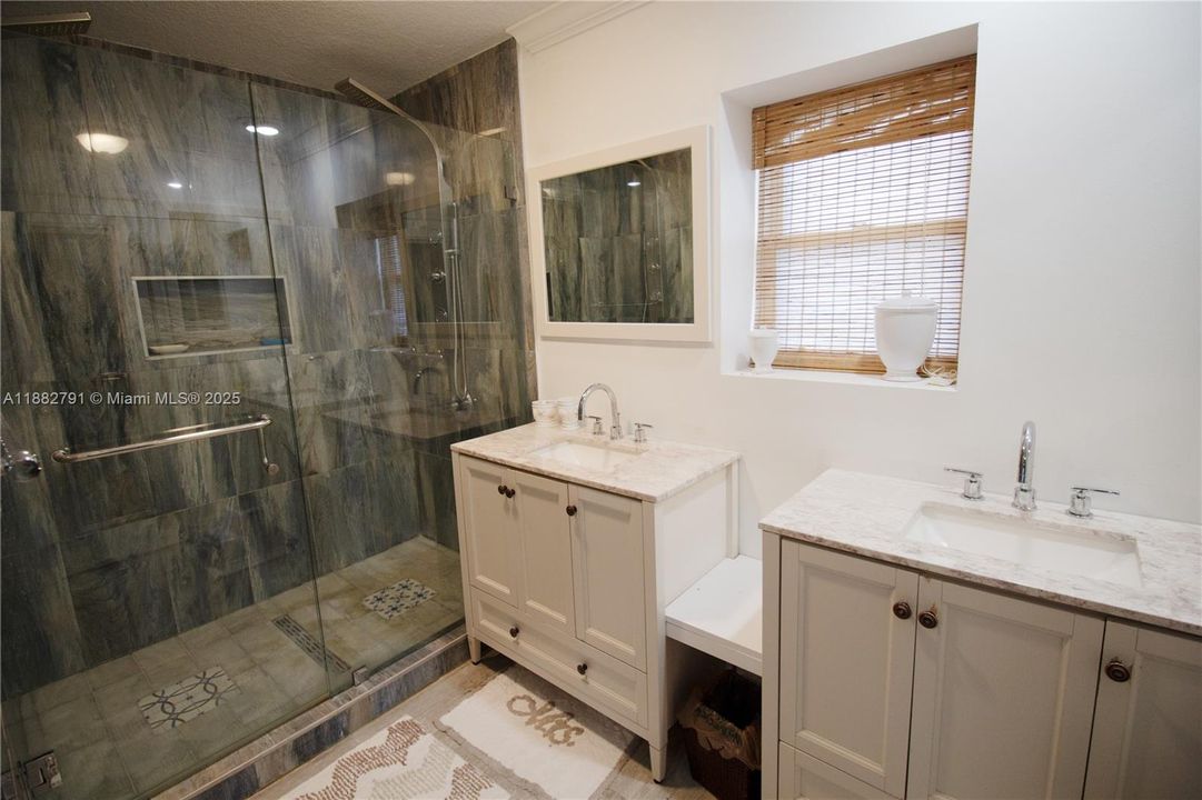 Recently Rented: $5,400 (5 beds, 3 baths, 3186 Square Feet)