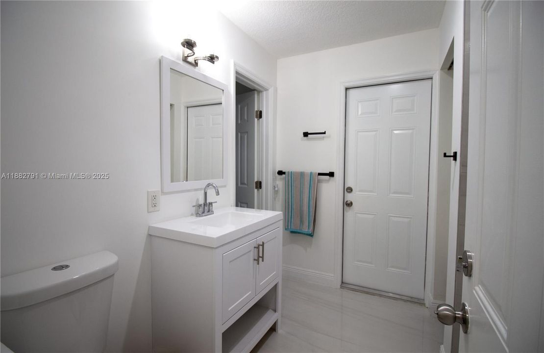 Recently Rented: $5,400 (5 beds, 3 baths, 3186 Square Feet)