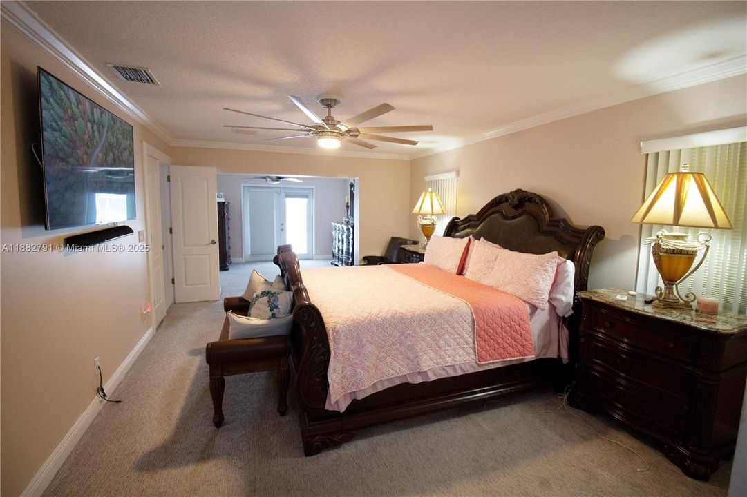 Recently Rented: $5,400 (5 beds, 3 baths, 3186 Square Feet)