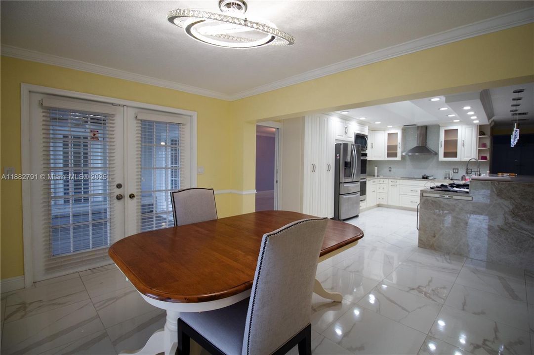 Recently Rented: $5,400 (5 beds, 3 baths, 3186 Square Feet)