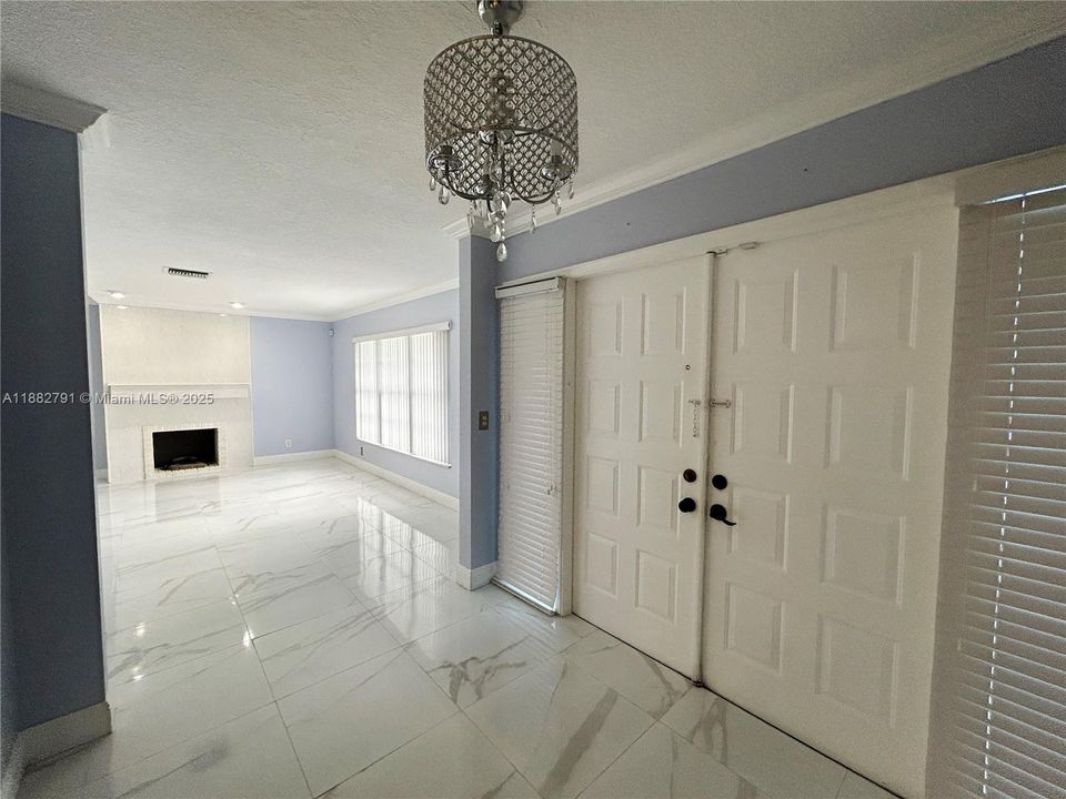 Recently Rented: $5,400 (5 beds, 3 baths, 3186 Square Feet)