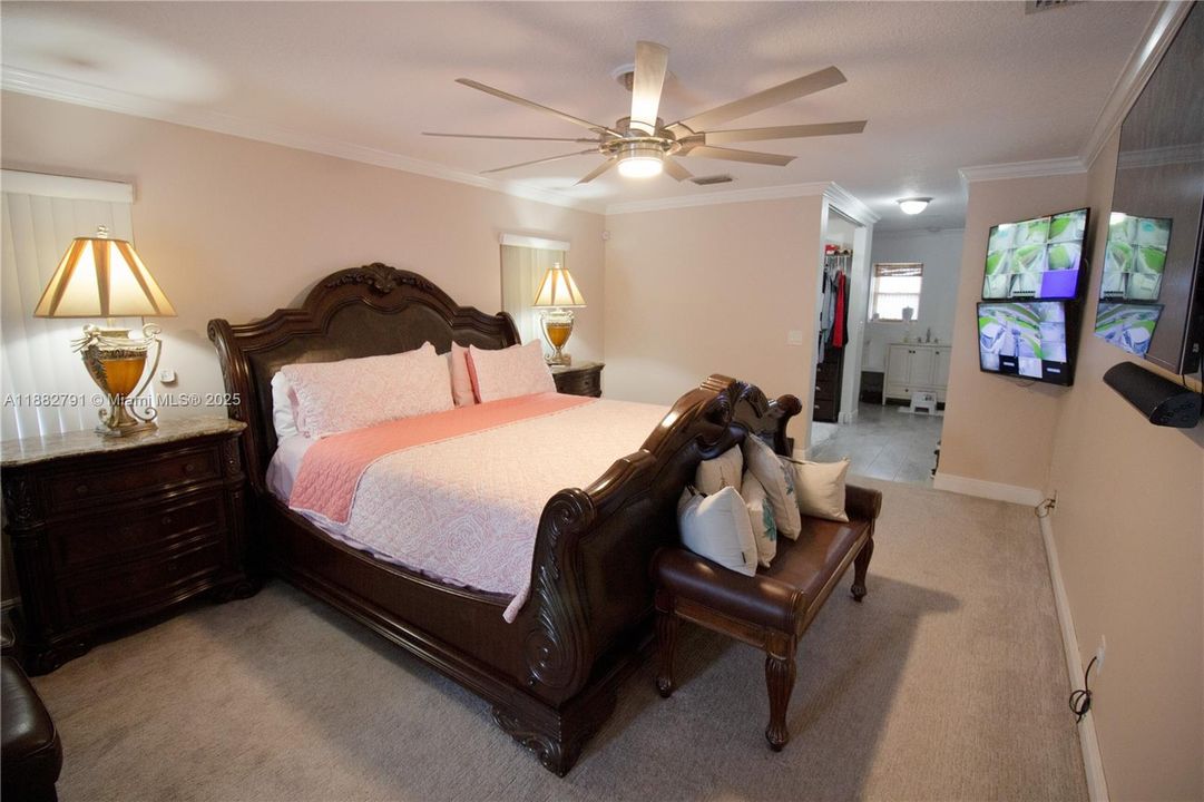 Recently Rented: $5,400 (5 beds, 3 baths, 3186 Square Feet)