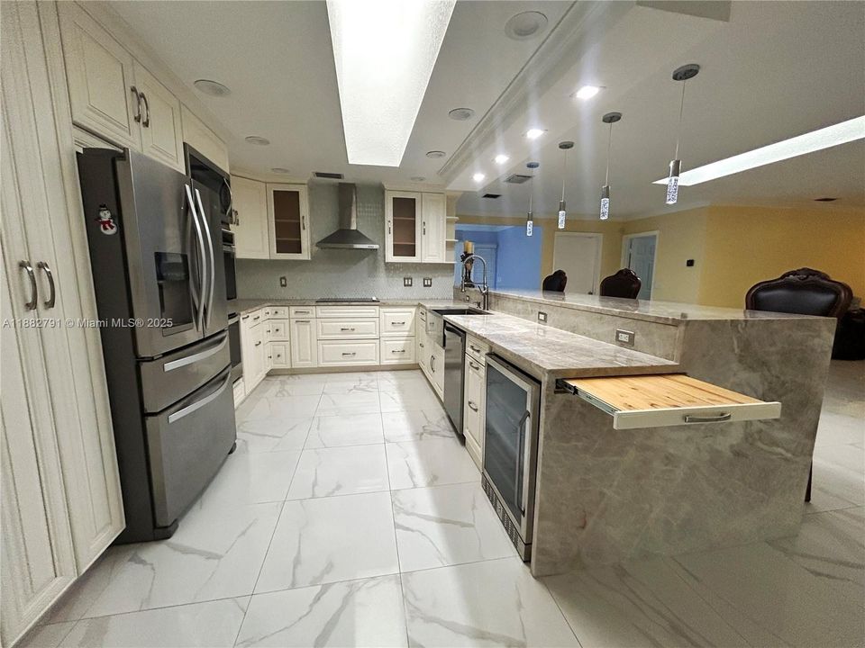 Recently Rented: $5,400 (5 beds, 3 baths, 3186 Square Feet)