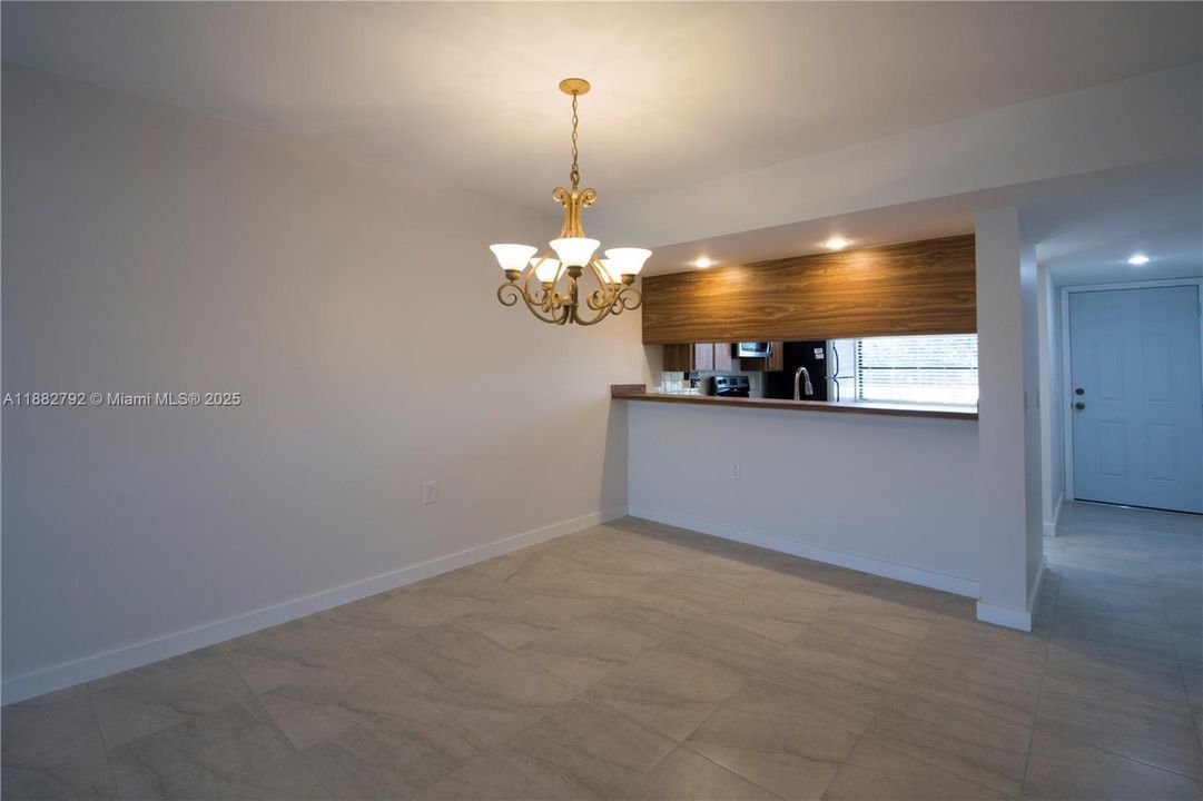 Active With Contract: $284,500 (2 beds, 2 baths, 1385 Square Feet)