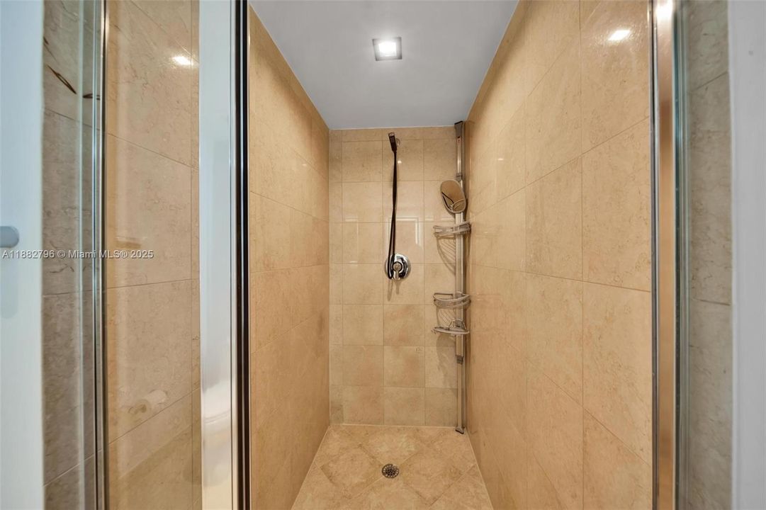 En Venta: $1,550,000 (3 camas, 3 baños, 1675 Pies cuadrados)