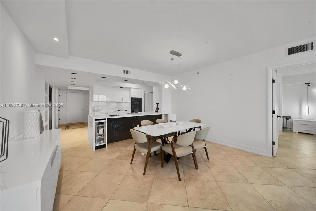 En Venta: $1,550,000 (3 camas, 3 baños, 1675 Pies cuadrados)