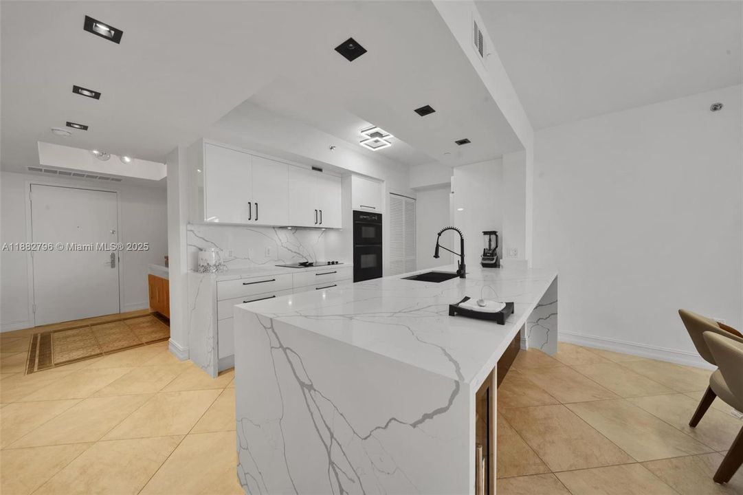 En Venta: $1,550,000 (3 camas, 3 baños, 1675 Pies cuadrados)