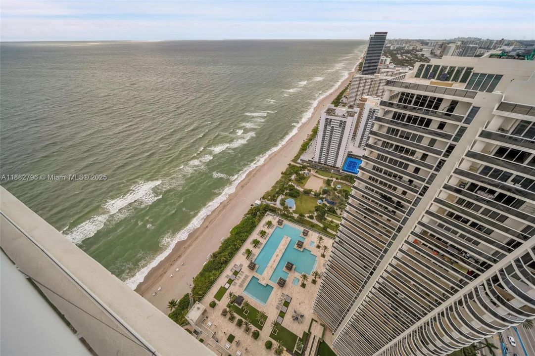 En Venta: $1,550,000 (3 camas, 3 baños, 1675 Pies cuadrados)