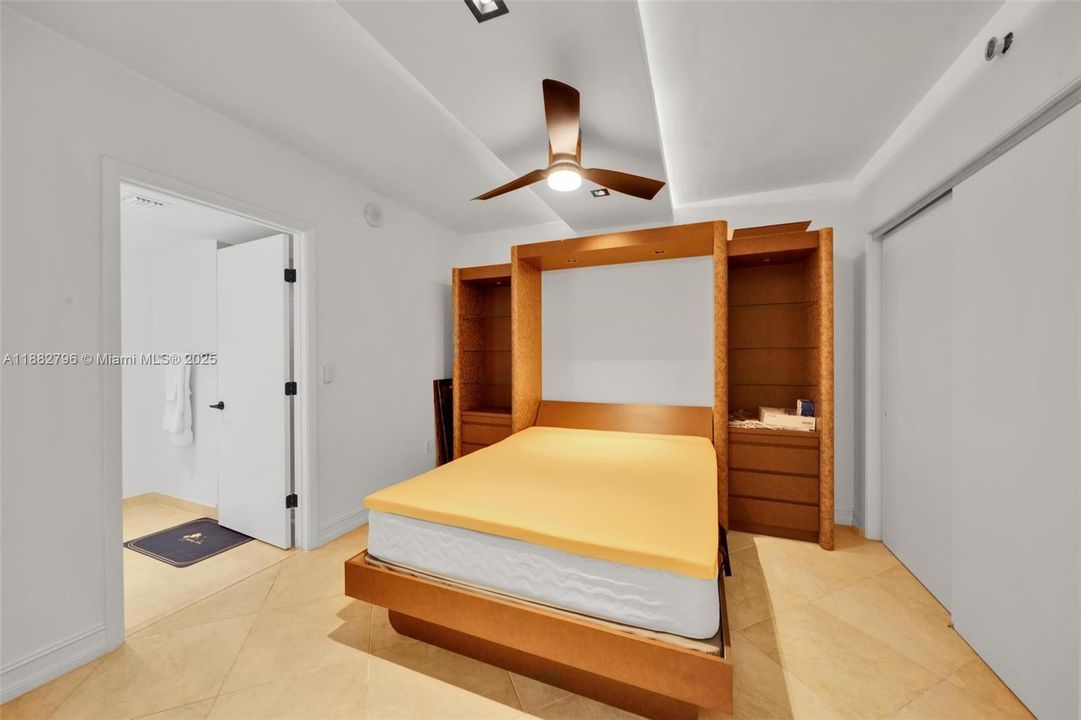 En Venta: $1,550,000 (3 camas, 3 baños, 1675 Pies cuadrados)