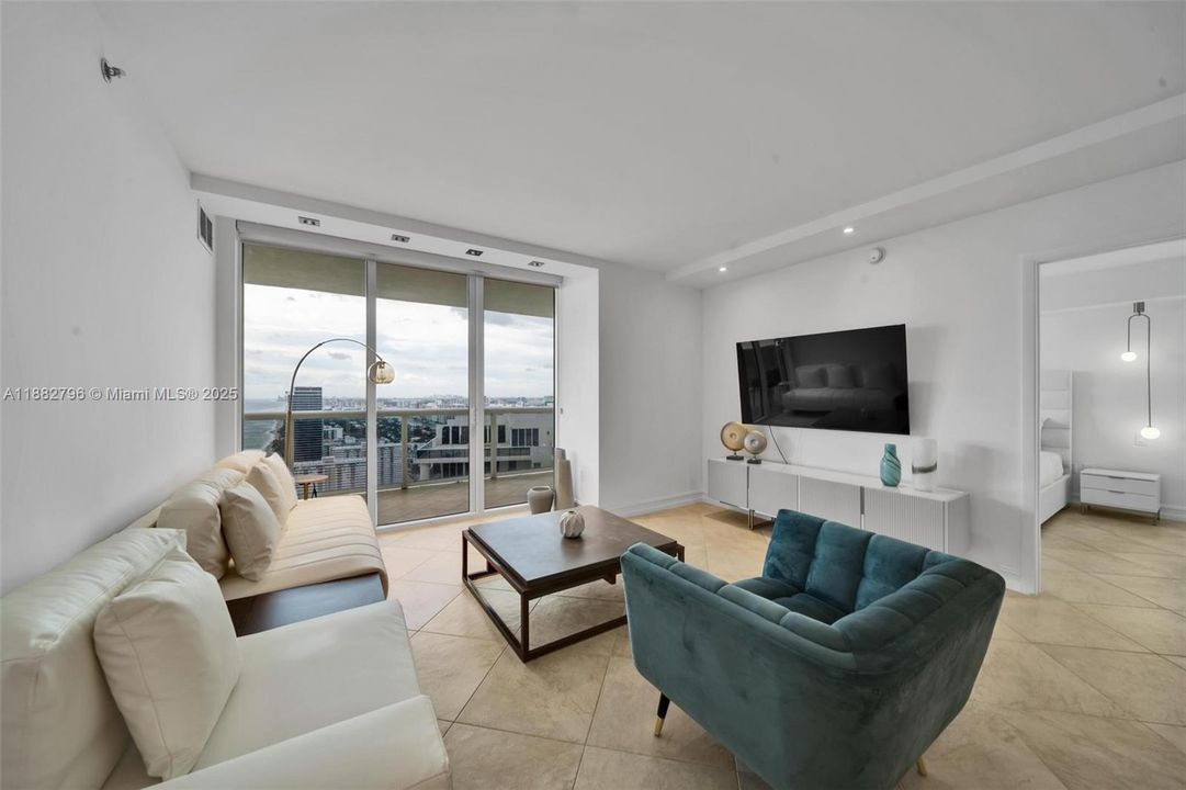 En Venta: $1,550,000 (3 camas, 3 baños, 1675 Pies cuadrados)