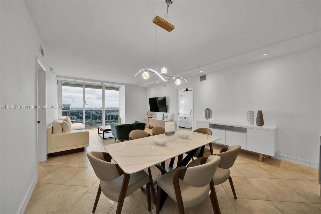 En Venta: $1,550,000 (3 camas, 3 baños, 1675 Pies cuadrados)