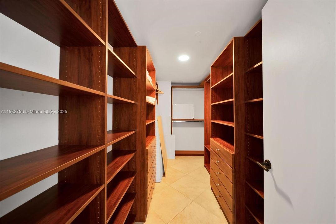 En Venta: $1,550,000 (3 camas, 3 baños, 1675 Pies cuadrados)