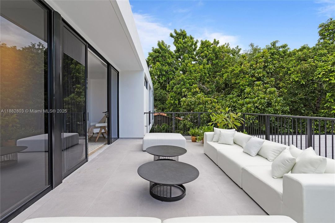 Active With Contract: $3,295,000 (4 beds, 4 baths, 3309 Square Feet)