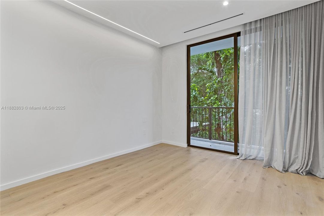 Active With Contract: $3,295,000 (4 beds, 4 baths, 3309 Square Feet)