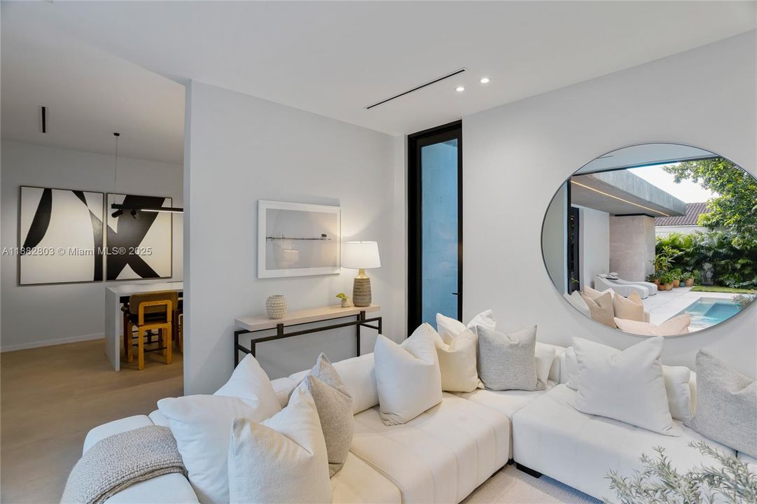 Active With Contract: $3,295,000 (4 beds, 4 baths, 3309 Square Feet)