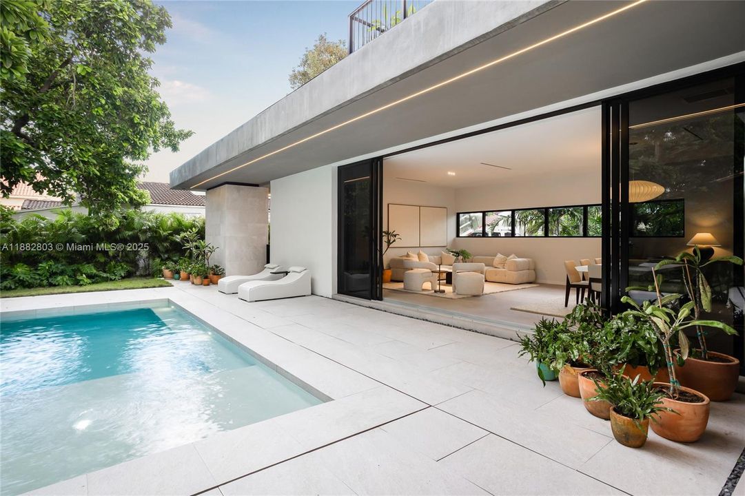 Active With Contract: $3,295,000 (4 beds, 4 baths, 3309 Square Feet)