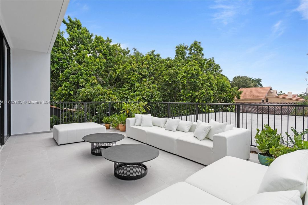 Active With Contract: $3,295,000 (4 beds, 4 baths, 3309 Square Feet)