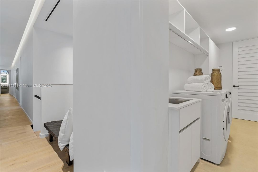 Active With Contract: $3,295,000 (4 beds, 4 baths, 3309 Square Feet)