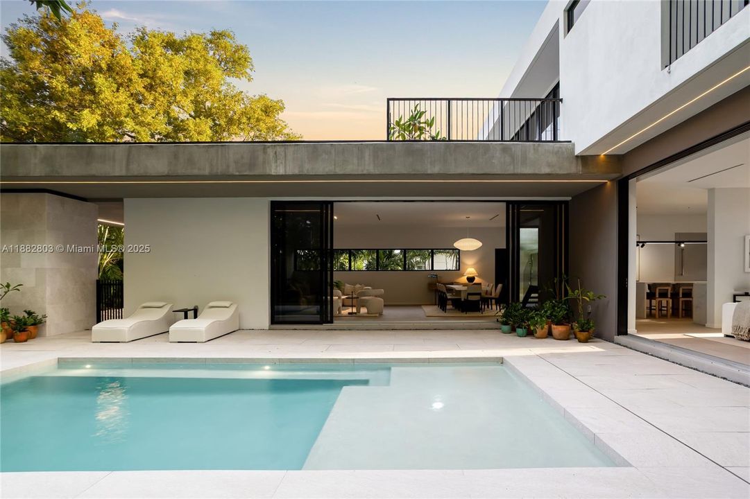 Active With Contract: $3,295,000 (4 beds, 4 baths, 3309 Square Feet)