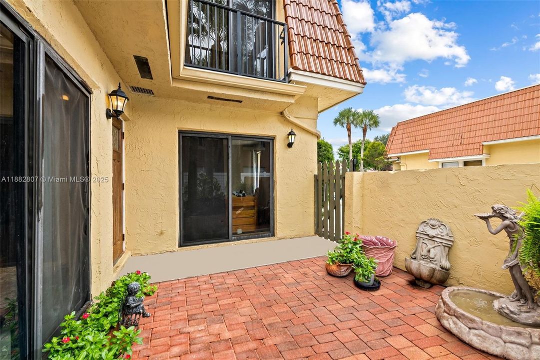 На продажу: $288,500 (3 спален, 2 ванн, 1600 Квадратных фут)