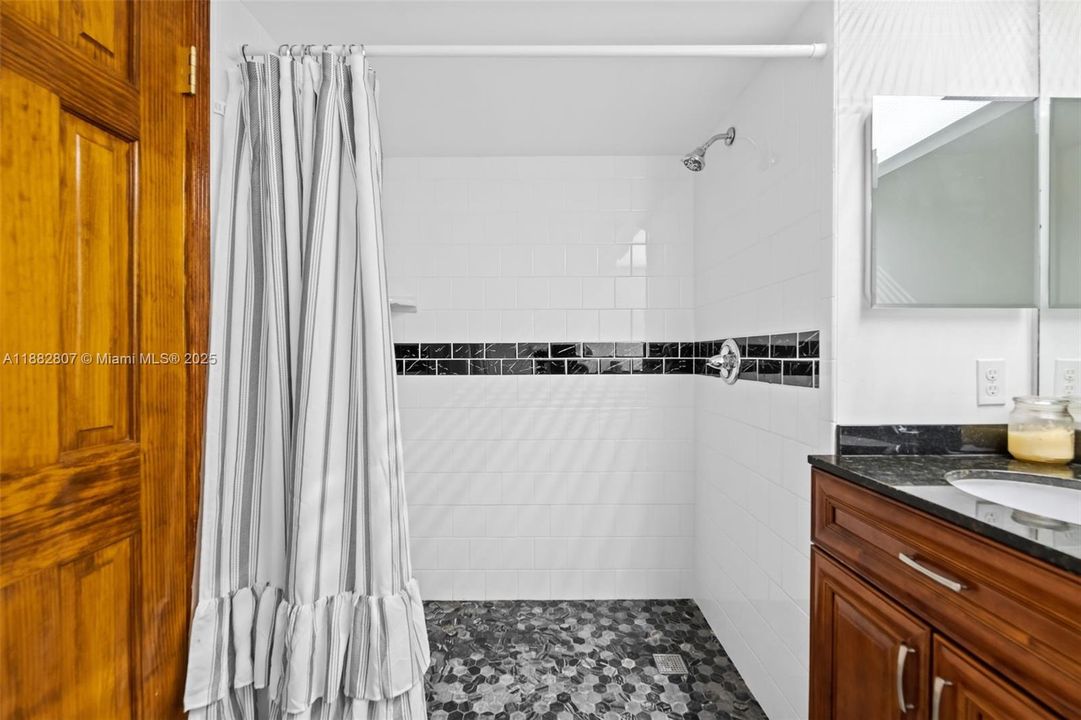 На продажу: $288,500 (3 спален, 2 ванн, 1600 Квадратных фут)