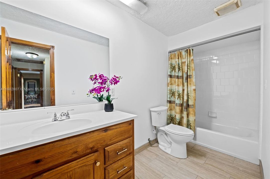 На продажу: $288,500 (3 спален, 2 ванн, 1600 Квадратных фут)