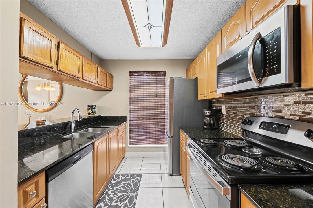 На продажу: $288,500 (3 спален, 2 ванн, 1600 Квадратных фут)