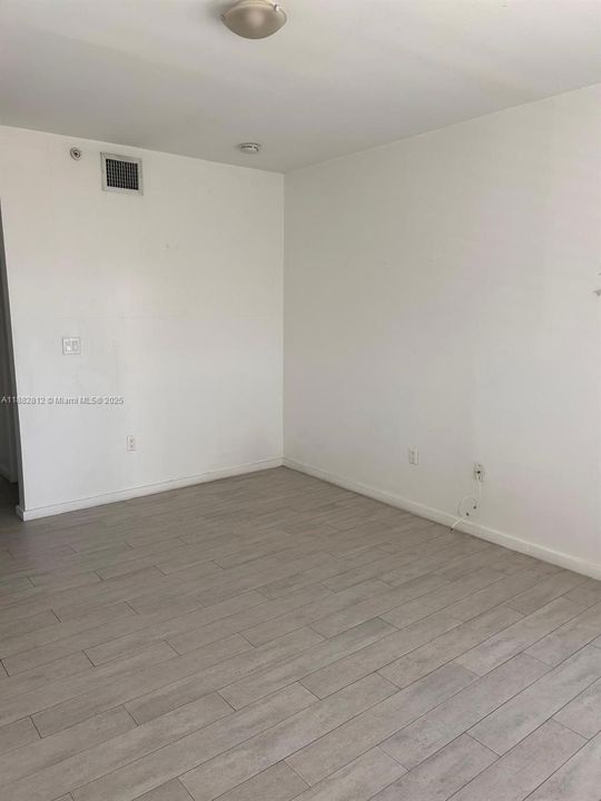 For Rent: $1,800 (1 beds, 1 baths, 391 Square Feet)
