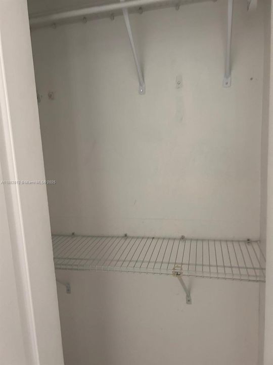 For Rent: $1,800 (1 beds, 1 baths, 391 Square Feet)