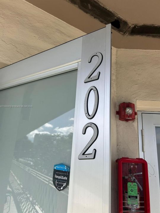 For Rent: $1,800 (1 beds, 1 baths, 391 Square Feet)