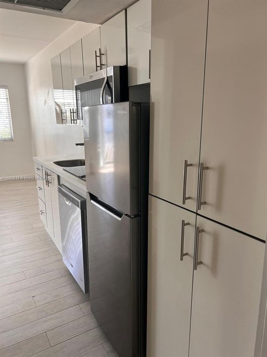 For Rent: $1,800 (1 beds, 1 baths, 391 Square Feet)